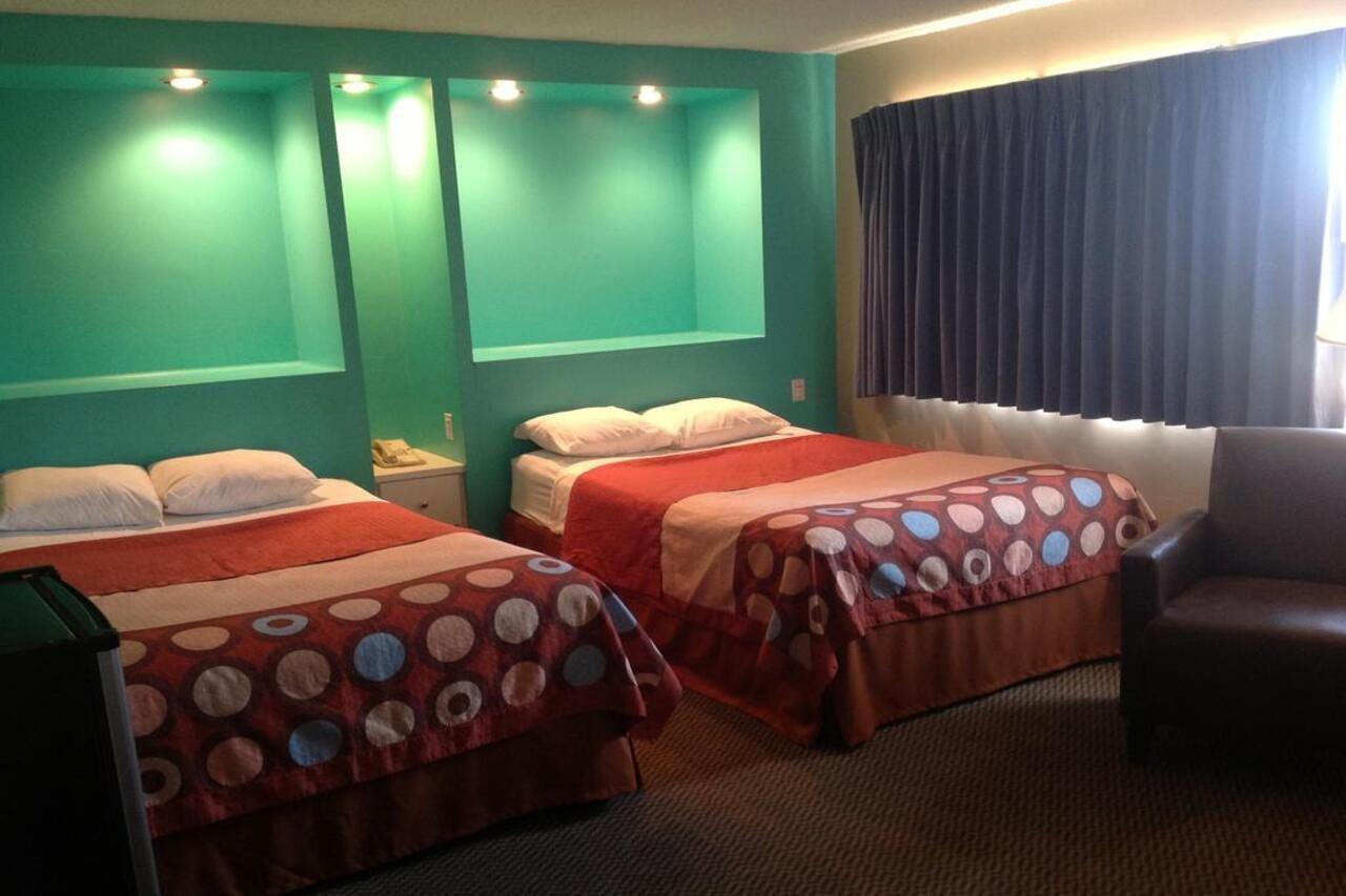 Super 8 By Wyndham Santa Barbara/Goleta Hotell Eksteriør bilde