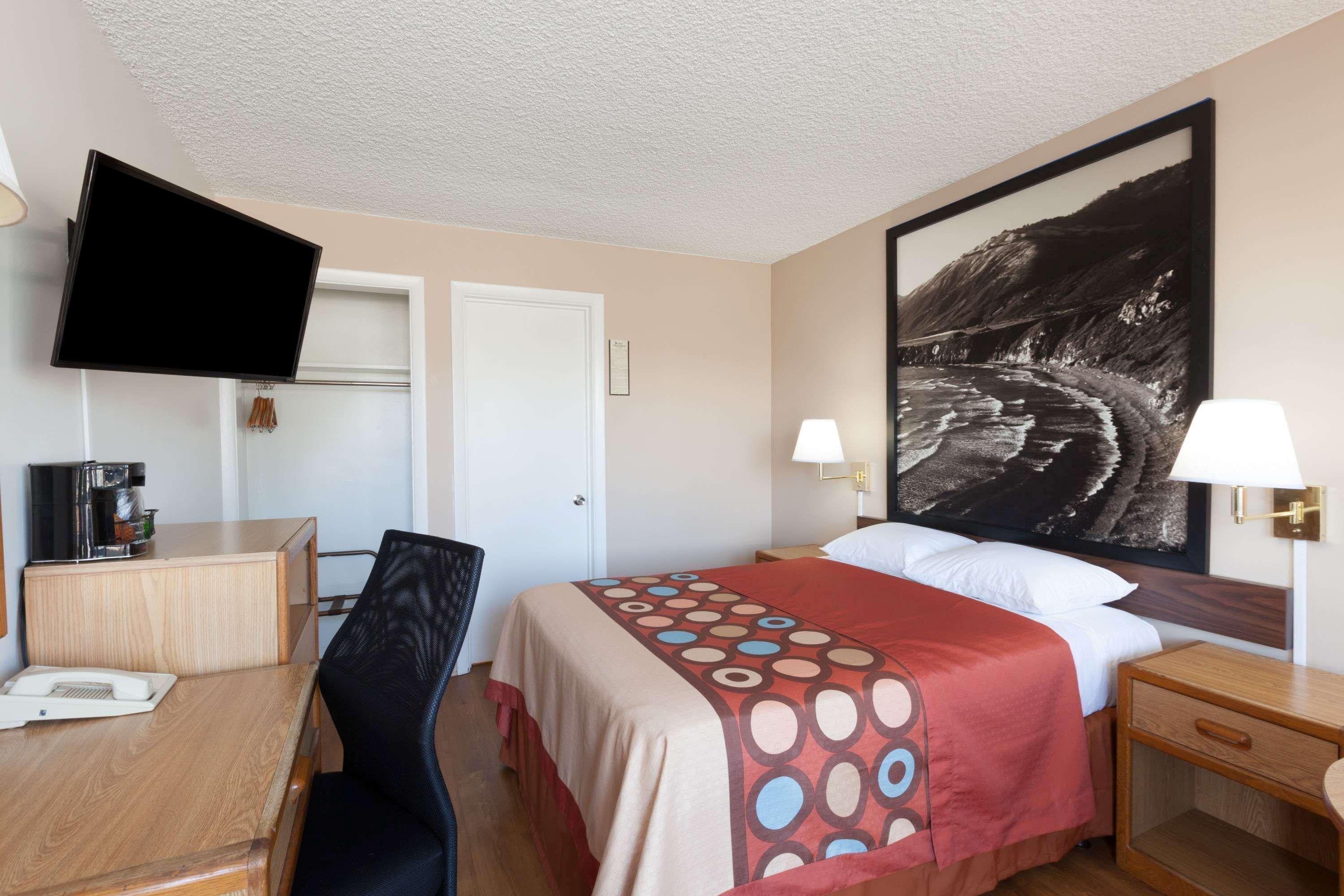 Super 8 By Wyndham Santa Barbara/Goleta Hotell Eksteriør bilde